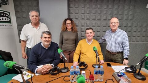 Los precios bajos, la reducci&oacute;n de jornada, la subida del SMI, los aranceles y la importaci&oacute;n de terceros pa&iacute;ses ponen en jaque al agricultor