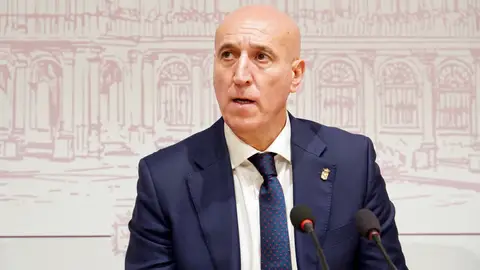 Diez confía en que la carrera de Óscar Puente «no le lleve lejos» Diez confía en que la carrera de Óscar Puente «no le lleve lejos»