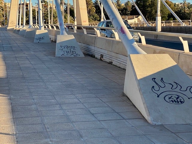 Pablo Ruz, alcalde de Elche: “Se van a perseguir las pintadas y aplicar mano dura contra los vándalos” Pablo Ruz, alcalde de Elche: “Se van a perseguir las pintadas y aplicar mano dura contra los vándalos”