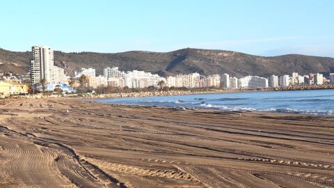 Playa del Marenyet en Cullera limpia