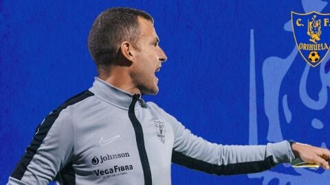 Orihuela destituye a su entrenador