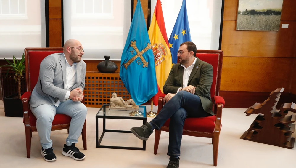 Francisco López, expone la necesidad de reagrupar servicios en Los tres Oscos. Francisco López, expone la necesidad de reagrupar servicios en Los tres Oscos.