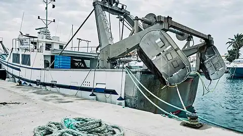 Barco de pesca de arrastre Barco de pesca de arrastre