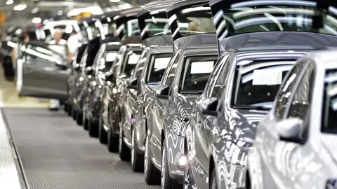 El sector de la automoción teme que la réplica de Europa a los aranceles del 25% encarezca el precio de los vehículos El sector de la automoción teme que la réplica de Europa a los aranceles del 25% encarezca el precio de los vehículos
