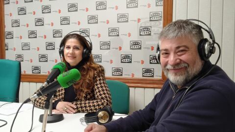 Mar&iacute;a Pacheco, vicepresidenta de Turinfa, y C&eacute;sar Ruiz, en&oacute;logo de la Bodega Tierra Roja