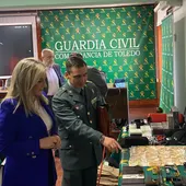 La Delegada de Gobierno, Milagros Tolón, conoce los objetos incautados en la operación KOMA La Delegada de Gobierno, Milagros Tolón, conoce los objetos incautados en la operación KOMA
