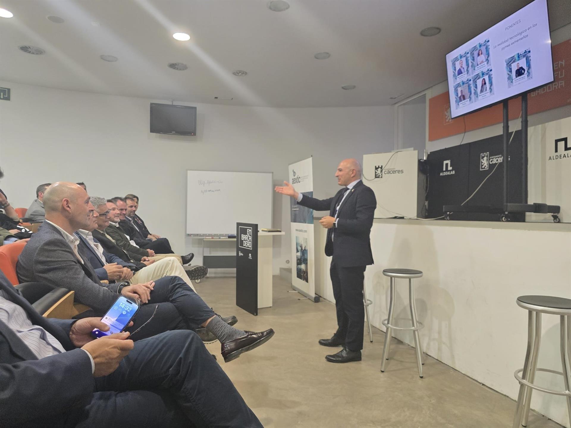 Extremadura reduce medio punto su brecha digital con el resto de España Extremadura reduce medio punto su brecha digital con el resto de España