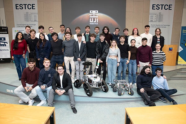 UJI Robotics Team presenta els seus projectes per a 2025 entre els quals destaca el prototip de robot per a competir en el European Rover Challenge UJI Robotics Team presenta els seus projectes per a 2025 entre els quals destaca el prototip de robot per a competir en el European Rover Challenge