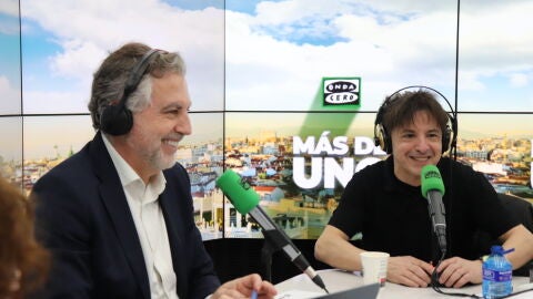 El humorista Juan Carlos Ortega con Carlos Alsina en 'M&aacute;s de uno'