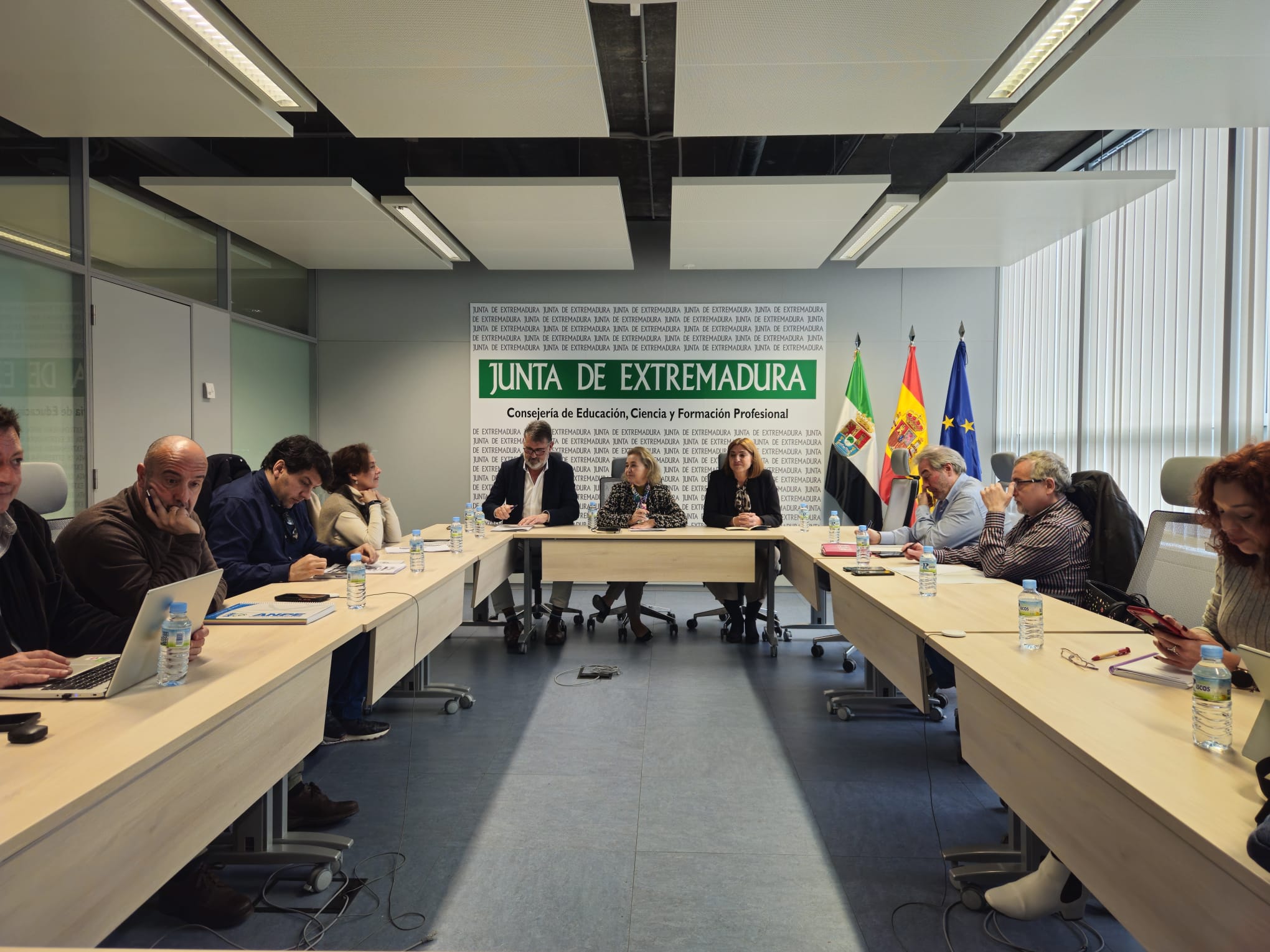Los Sindicatos presentes en la Mesa Sectorial de Educación Pública de Extremadura rechazan rotundamente la propuesta de la Junta Los Sindicatos presentes en la Mesa Sectorial de Educación Pública de Extremadura rechazan rotundamente la propuesta de la Junta