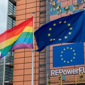 Bandera LGTBI als edificis comunitaris de la UE Bandera LGTBI als edificis comunitaris de la UE