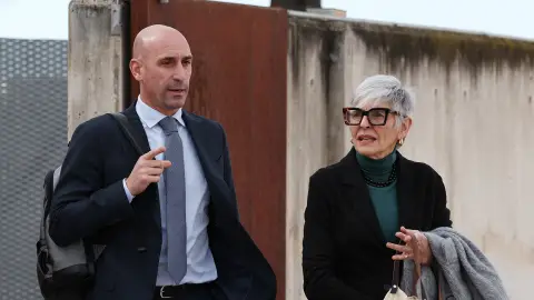 A3 Noticias 2 (20-02-25) Luis Rubiales, condenado a 18 meses de multa por el beso a Jenni Hermoso A3 Noticias 2 (20-02-25) Luis Rubiales, condenado a 18 meses de multa por el beso a Jenni Hermoso