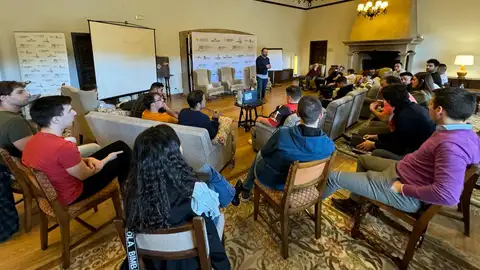 Urcacyl reúne a una treintena de jóvenes cooperativistas para analizar el sector Urcacyl reúne a una treintena de jóvenes cooperativistas para analizar el sector