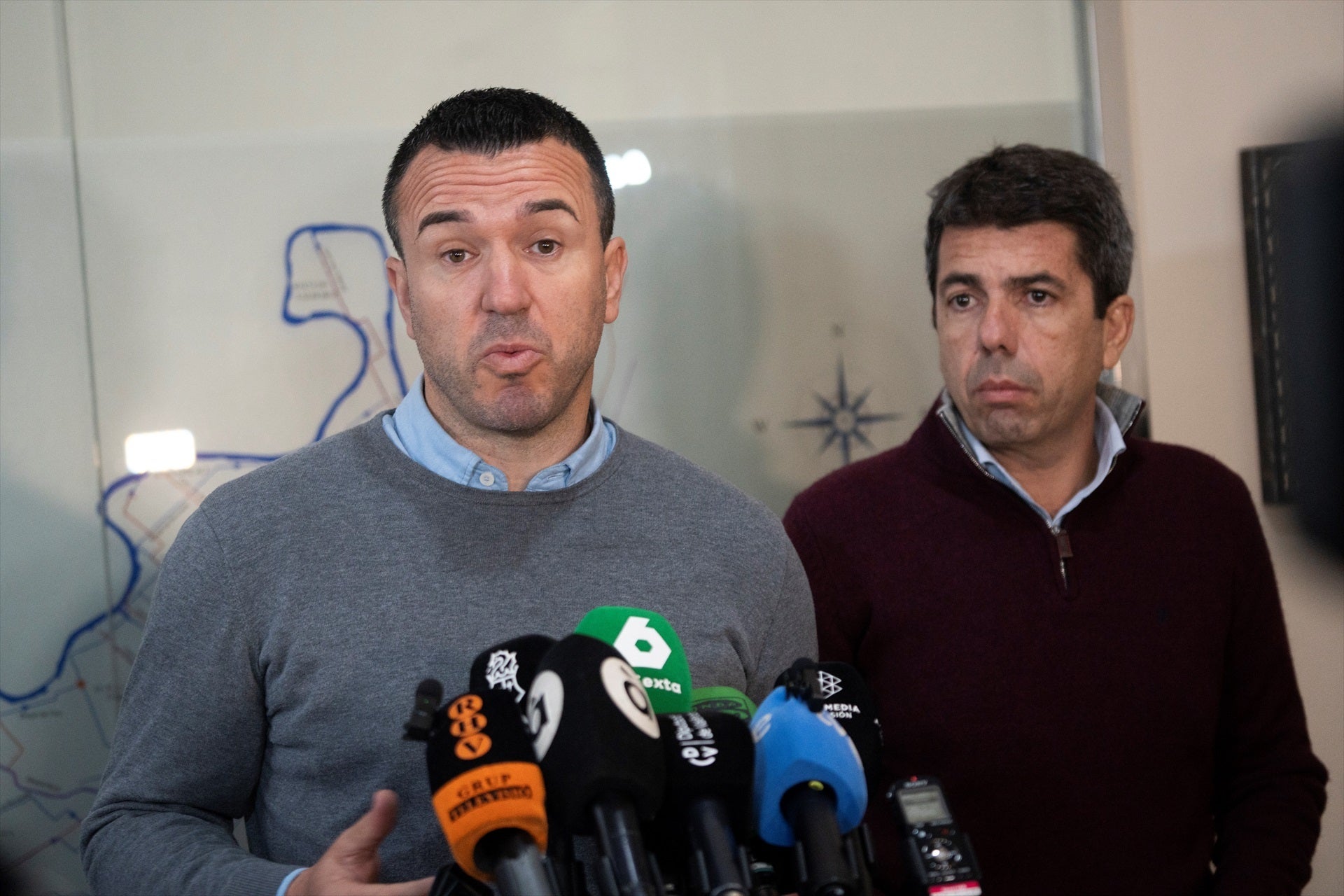 El presidente de la Diputación de Valencia pidió enviar la alerta "de una puta vez" a los móviles la tarde de la DANA El presidente de la Diputación de Valencia pidió enviar la alerta "de una puta vez" a los móviles la tarde de la DANA