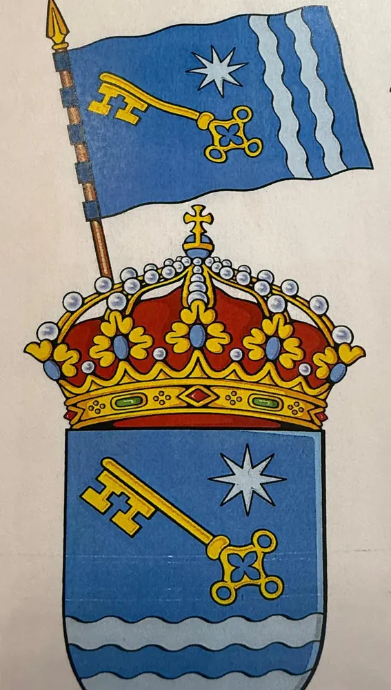 Ribadeo ya tiene perfilado el escudo y bandera, falta el filtro plenario. Ribadeo ya tiene perfilado el escudo y bandera, falta el filtro plenario.