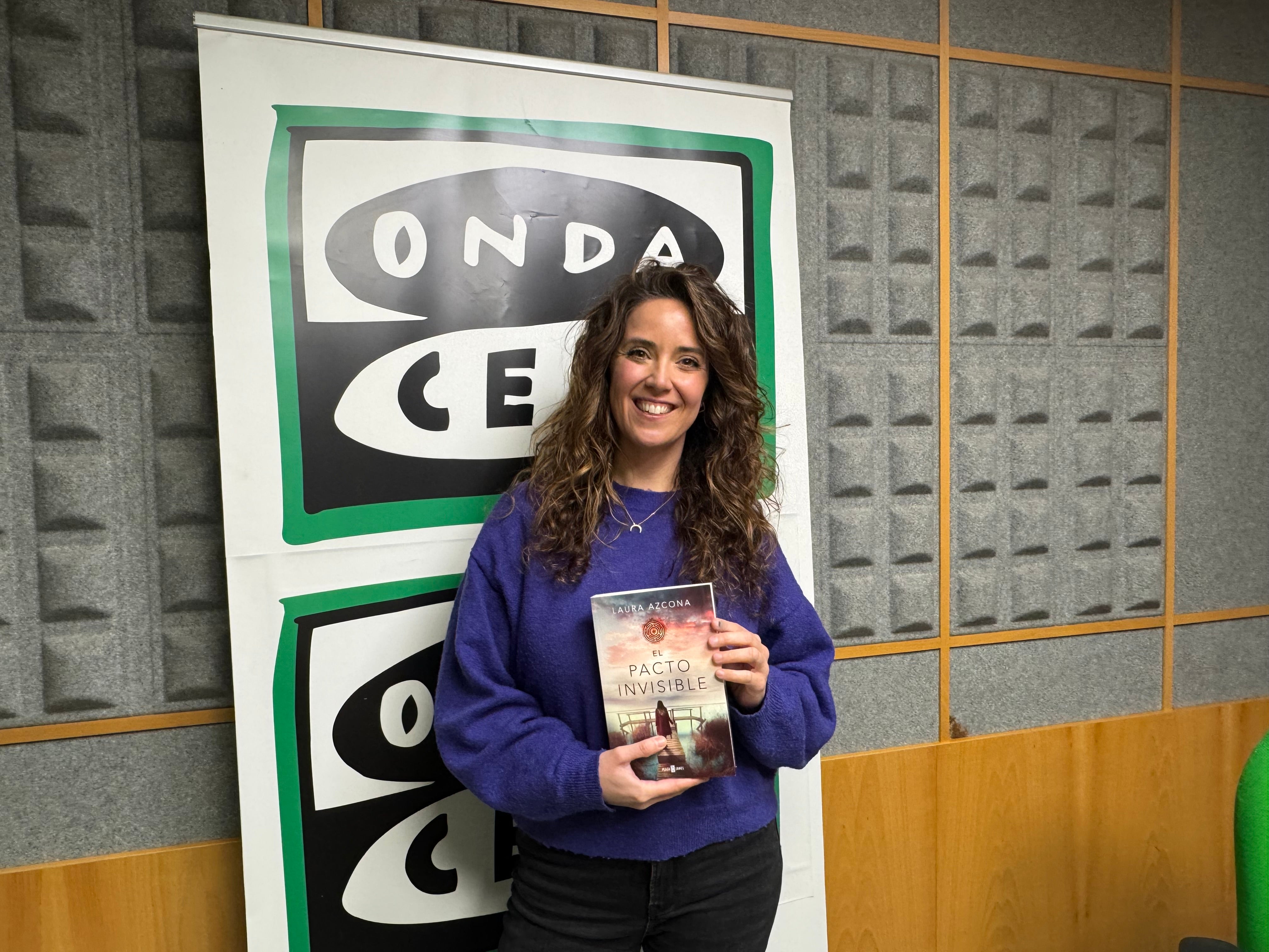 Laura Azcona: "Si estás buscando un libro que te enganche, ésta es tu novela" Laura Azcona: "Si estás buscando un libro que te enganche, ésta es tu novela"