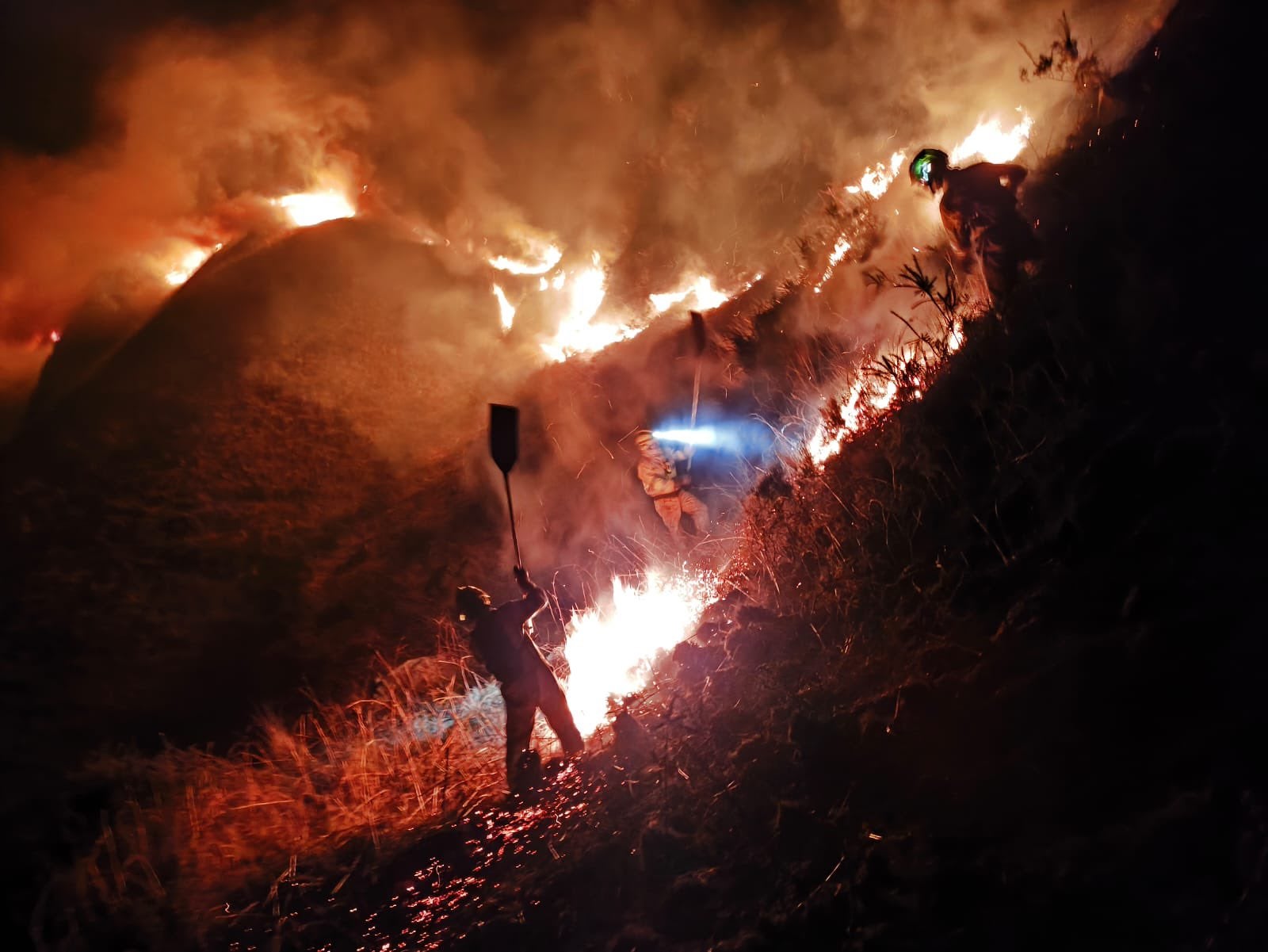 Cantabria extiende el nivel de riesgo 2 por incendios a casi toda la comunidad Cantabria extiende el nivel de riesgo 2 por incendios a casi toda la comunidad