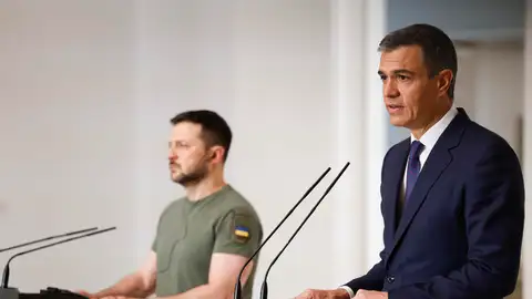 El presidente del gobierno español, Pedro Sánchez, y el presidente de Ucrania, Volodímir Zelenski, en una imagen de archivo. El presidente del gobierno español, Pedro Sánchez, y el presidente de Ucrania, Volodímir Zelenski, en una imagen de archivo.