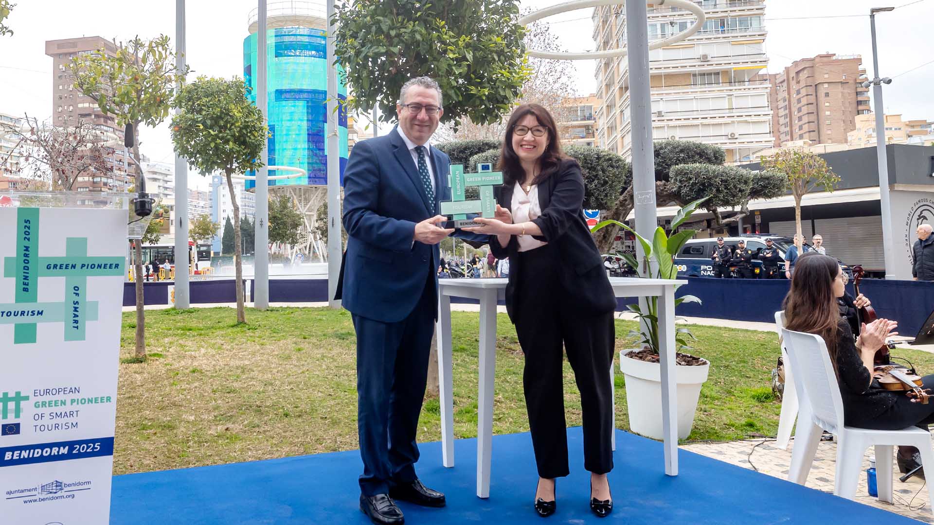 La Comisión Europea entrega a Benidorm el distintivo "Pionero Verde del Turismo Inteligente" para 2025 La Comisión Europea entrega a Benidorm el distintivo "Pionero Verde del Turismo Inteligente" para 2025