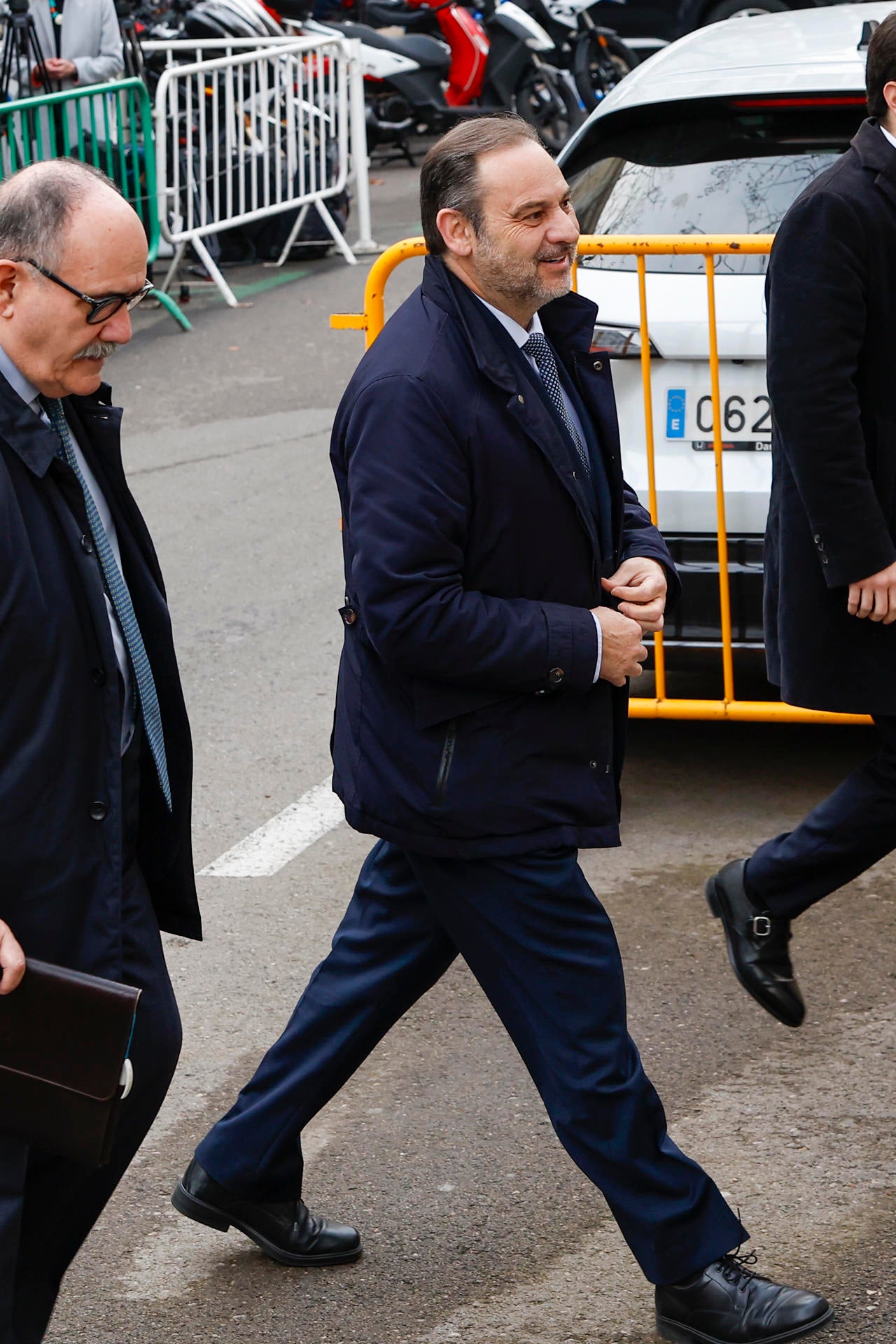 El Supremo retira el pasaporte a José Luis Ábalos y le obliga a comparecer cada 15 días El Supremo retira el pasaporte a José Luis Ábalos y le obliga a comparecer cada 15 días