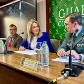 Milagros Tolón ha informado de la operación llevada a cabo por la Guardia Civil Milagros Tolón ha informado de la operación llevada a cabo por la Guardia Civil