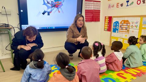 Visita de la consejera de Educaci&oacute;n y la alcaldesa de Gij&oacute;n al CP Rey Pelayo