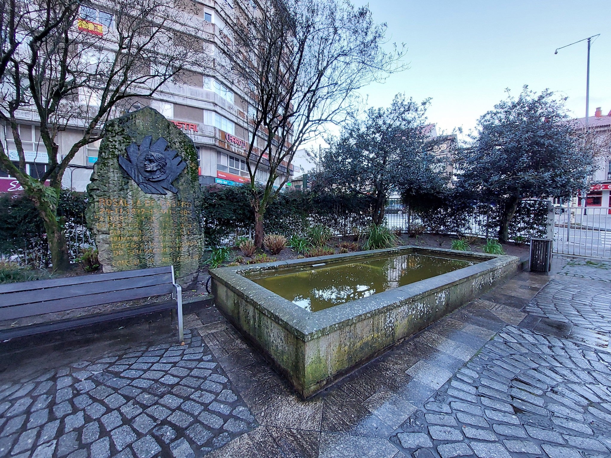 Vecinos del Ensanche de Santiago piden que se "dignifique" la Praza de Vigo y el lugar en donde se encontraba la casa natal de Rosalía de Castro Vecinos del Ensanche de Santiago piden que se "dignifique" la Praza de Vigo y el lugar en donde se encontraba la casa natal de Rosalía de Castro