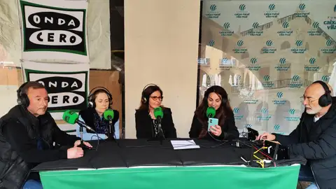 Juanma, Conchin y Mabel de Las Mellizas en el programa especial Fiestas Fundacionales de Más de Uno Vila-real. Juanma, Conchin y Mabel de Las Mellizas en el programa especial Fiestas Fundacionales de Más de Uno Vila-real.