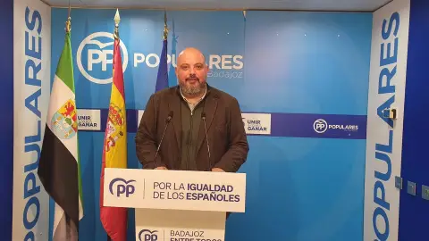 El PP de Badajoz pide que Puente se dé "más prisa" en su análisis para instalar el sistema antiniebla en el aeropuerto El PP de Badajoz pide que Puente se dé "más prisa" en su análisis para instalar el sistema antiniebla en el aeropuerto