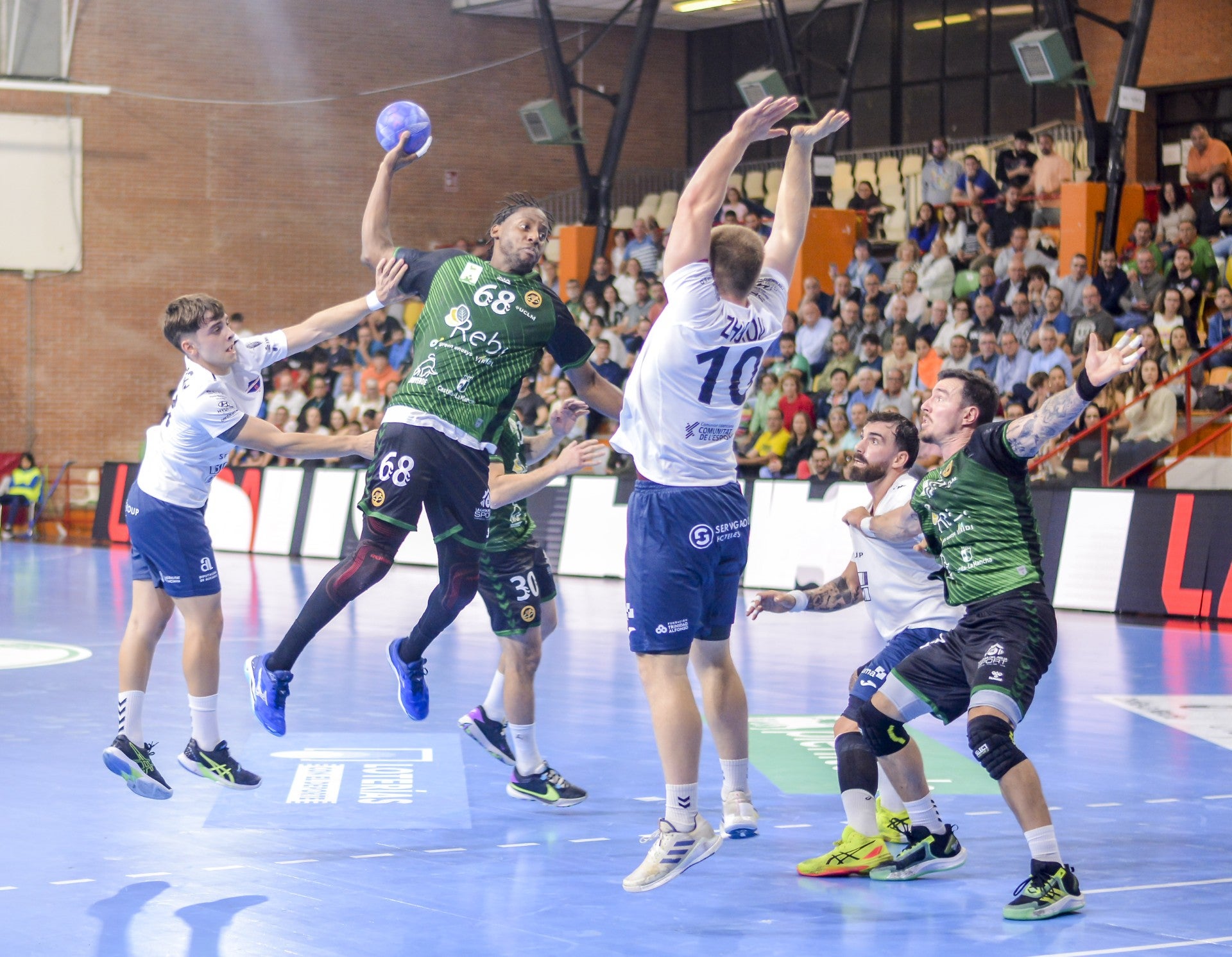 Examen muy serio para el Balonmano Benidorm Examen muy serio para el Balonmano Benidorm