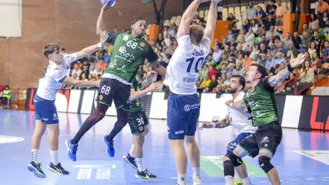 Examen muy serio para el Balonmano Benidorm Examen muy serio para el Balonmano Benidorm