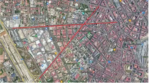 En rojo, el trazado de los dos nuevos carriles bici adjudicación