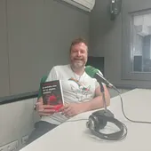 El escritor Vicente Catalá, en los estudios de Onda Cero Vila-real. El escritor Vicente Catalá, en los estudios de Onda Cero Vila-real.