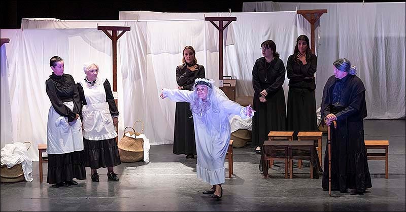 'La cueva de Melpómene' representa 'Las hijas de Bernarda' en las XXII Jornadas de Teatro Universitario en el Bajo Segura de Los Montesinos 'La cueva de Melpómene' representa 'Las hijas de Bernarda' en las XXII Jornadas de Teatro Universitario en el Bajo Segura de Los Montesinos