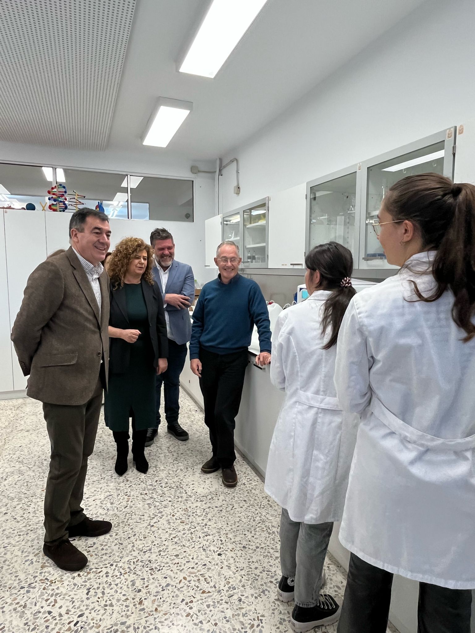 El Conselleiro de Educación y el científico Ángel Carracedo visitan el CIFP Ánxel Casal-Monte Alto El Conselleiro de Educación y el científico Ángel Carracedo visitan el CIFP Ánxel Casal-Monte Alto