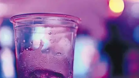 Detenido en Huesca por comprar jarabe con recetas falsas para hacer "purple drank" Detenido en Huesca por comprar jarabe con recetas falsas para hacer "purple drank"