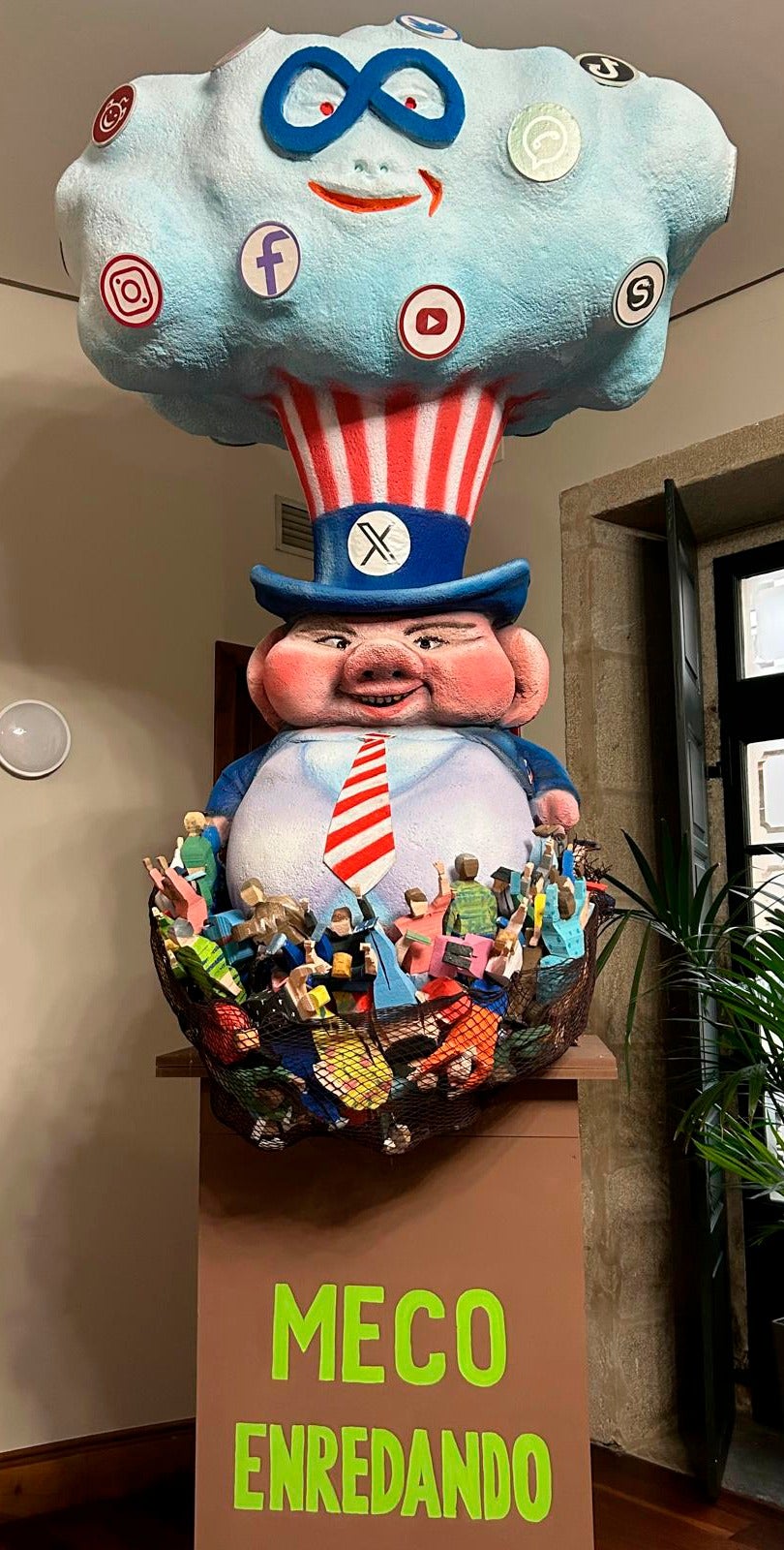 Donald Trump y Elon Musk, presentes en el 'meco' del 'Entroido' compostelano, que se quemará en la Praza Roja Donald Trump y Elon Musk, presentes en el 'meco' del 'Entroido' compostelano, que se quemará en la Praza Roja