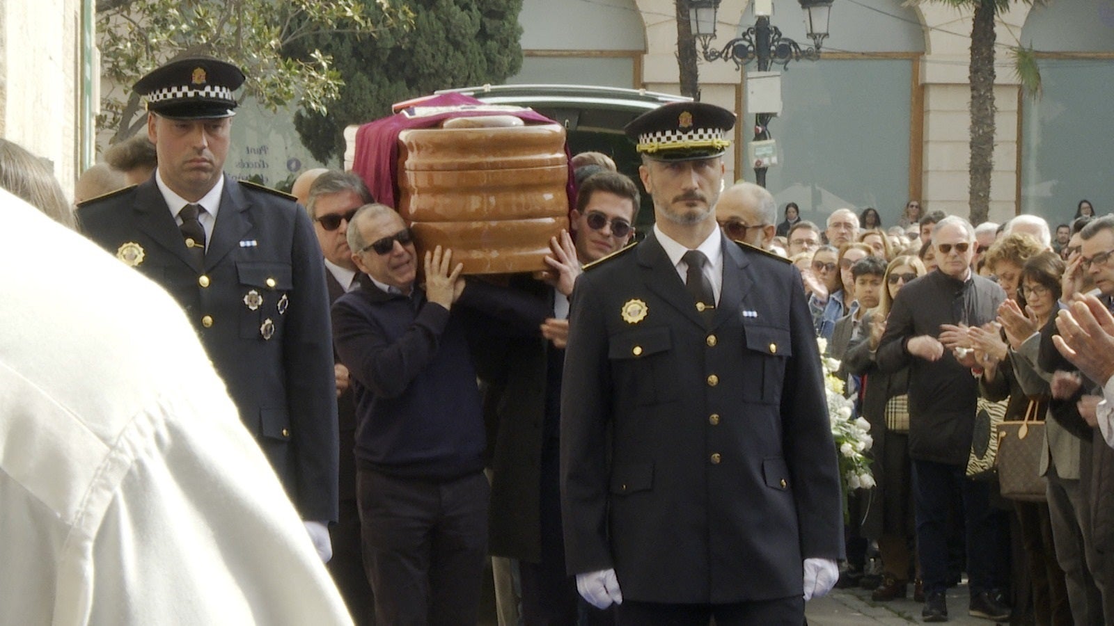 Familiares, amigos e instituciones despiden a Arturo Torró en Gandía Familiares, amigos e instituciones despiden a Arturo Torró en Gandía