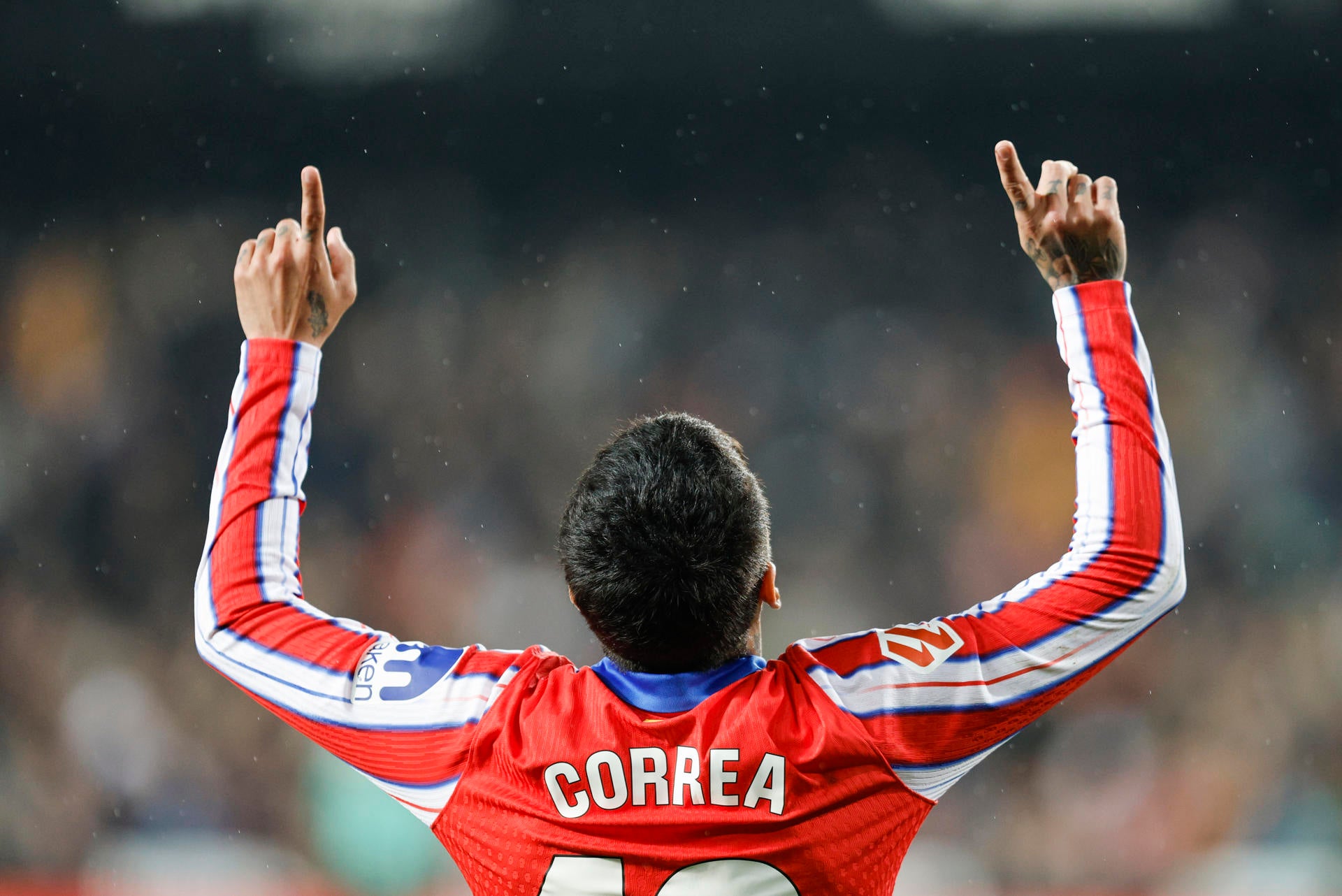 El Atlético de Madrid aprieta La Liga y se asoma al liderato (0-3) El Atlético de Madrid aprieta La Liga y se asoma al liderato (0-3)