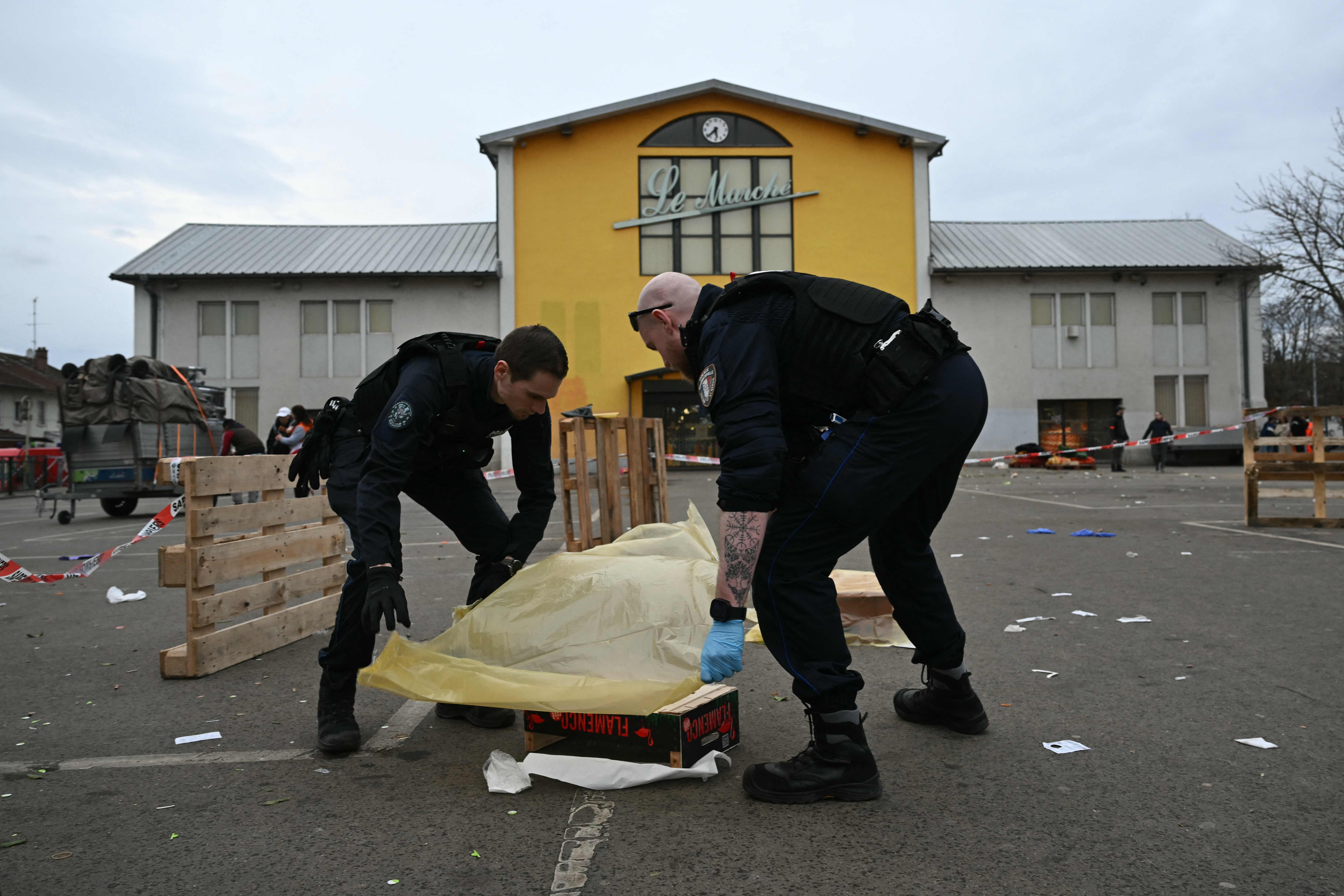 Un muerto y varios heridos en un ataque con cuchillo en el este de Francia al grito de "Alá es grande" Un muerto y varios heridos en un ataque con cuchillo en el este de Francia al grito de "Alá es grande"