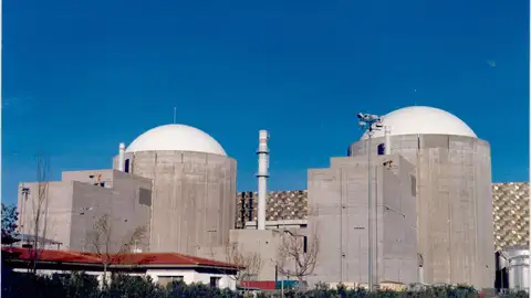 Trabajadores de la Central de Almaraz reivindican soluciones que garanticen su continuidad y eviten una "catástrofe" Trabajadores de la Central de Almaraz reivindican soluciones que garanticen su continuidad y eviten una "catástrofe"