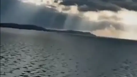 El extraño fenómeno que han grabado estos pescaderos turcos en el mar: son olas cuadradas