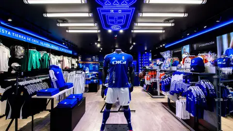 25-2-2025 El Real Oviedo inauguró nueva tienda oficial en el centro comercial Parque Principado 25-2-2025 El Real Oviedo inauguró nueva tienda oficial en el centro comercial Parque Principado