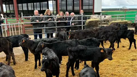 Una granja de Dehesa de Romanos cuenta con un sistema de ordeño único en Castilla y León .