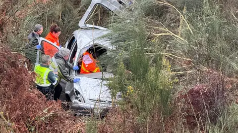 Ferida grave ó despeñarse nun sinistro vial en Fumaces Ferida grave ó despeñarse nun sinistro vial en Fumaces