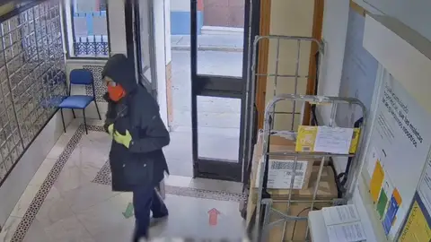 Ingresa en prisión un detenido en Miajadas por atracar con un cuchillo una sucursal de correos en Huelva Ingresa en prisión un detenido en Miajadas por atracar con un cuchillo una sucursal de correos en Huelva