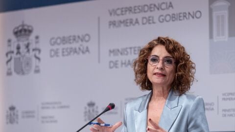La vicepresidenta primera y ministra de Hacienda, Mar&iacute;a Jes&uacute;s Montero, durante una rueda de prensa, en el Ministerio de Hacienda