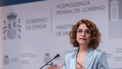 La vicepresidenta primera y ministra de Hacienda, María Jesús Montero, durante una rueda de prensa, en el Ministerio de Hacienda La vicepresidenta primera y ministra de Hacienda, María Jesús Montero, durante una rueda de prensa, en el Ministerio de Hacienda
