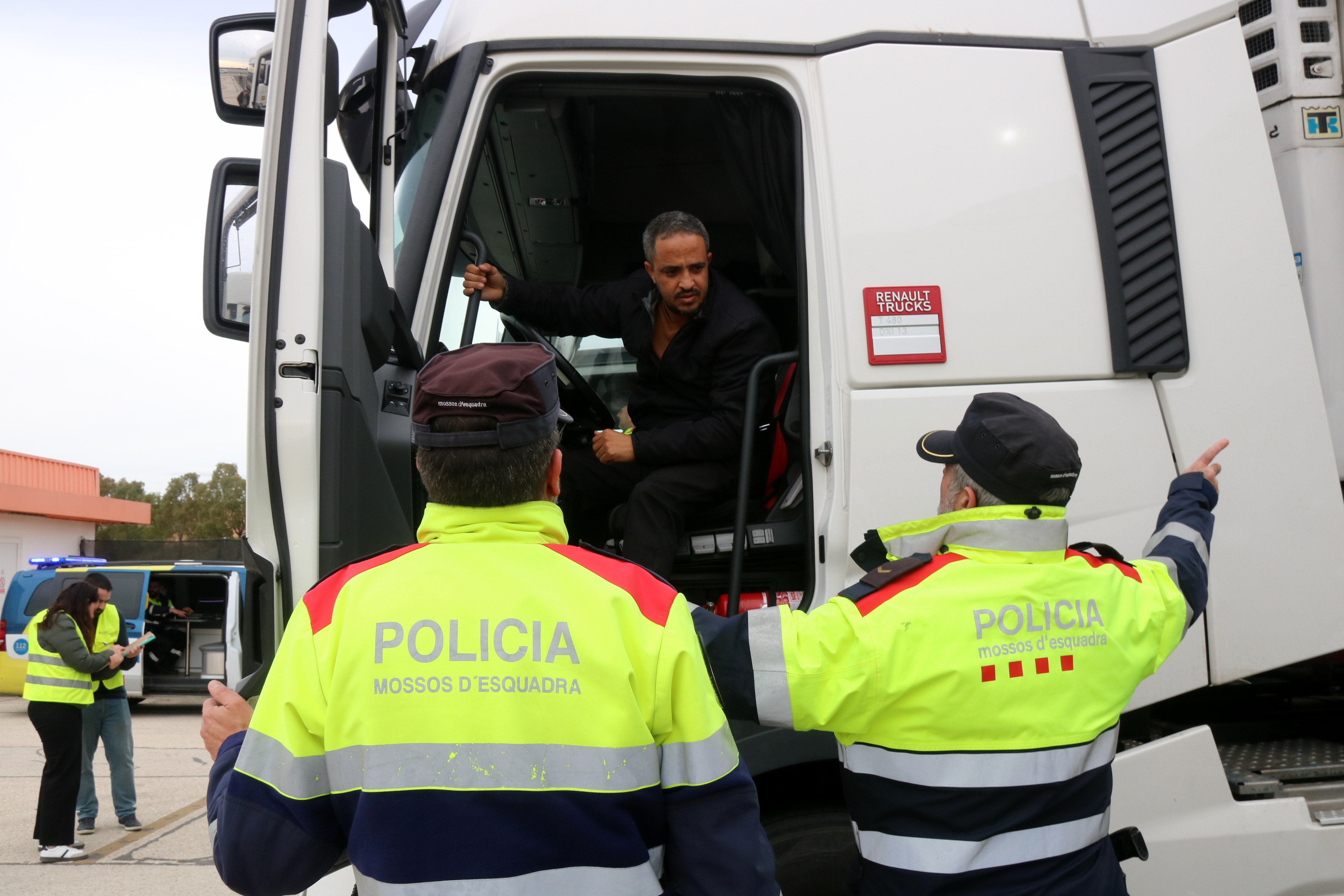 Els Mossos intensifiquen els controls a vehicles pesants a l'AP-7 Els Mossos intensifiquen els controls a vehicles pesants a l'AP-7