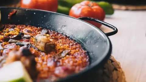 Imagen de archivo de una paella o arroz Imagen de archivo de una paella o arroz